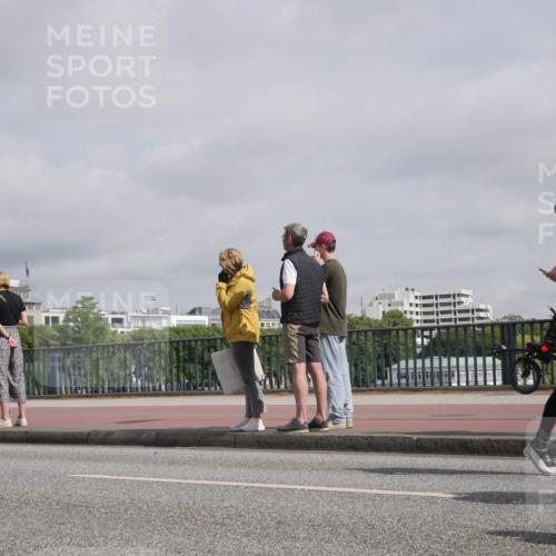 29.06.2025 - hella hamburg halbmarathon Luisa Fischer http://msf.ph/oto/8500147 29.06.2025 10:05:17 Kennedybrücke 145, 1432, 1453, 2322, 2323, 3169, 4286, 4663, 5763, 6322, 7243, 9020, 9021, 9928 meine-sportfotos.de