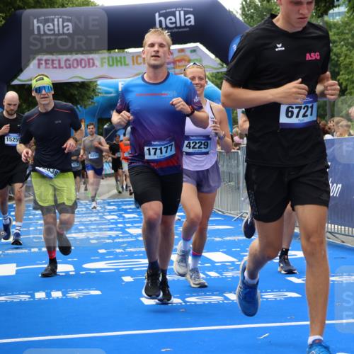 29.06.2025 - hella hamburg halbmarathon Strokosch-Dieckow http://msf.ph/oto/8500149 29.06.2025 10:43:05 Ziel 1675, 4229, 6721, 7026, 7035, 7093, 7451, 8218, 9364, 9833, 10251, 10469, 11177, 12153, 12657, 12723, 12776, 12839, 15255, 15706, 17177, 18304, 19038 meine-sportfotos.de