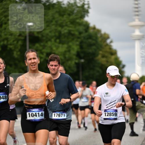 29.06.2025 - hella hamburg halbmarathon Dr. Thomas Lammeyer http://msf.ph/oto/8500154 29.06.2025 10:24:30 Kennedybrücke 1046, 1069, 1110, 1115, 1154, 1471, 1474, 1534, 2064, 2357, 3278, 3733, 4422, 4585, 4737, 4739, 5659, 5831, 5937, 7101, 7131, 7519, 7739, 7744, 7808, 8025, 8387, 8462, 8588, 8738, 9136, 9196, 9735, 9873, 10041, 10414, 10550, 10595, 10613, 10647, 10754, 11434 meine-sportfotos.de