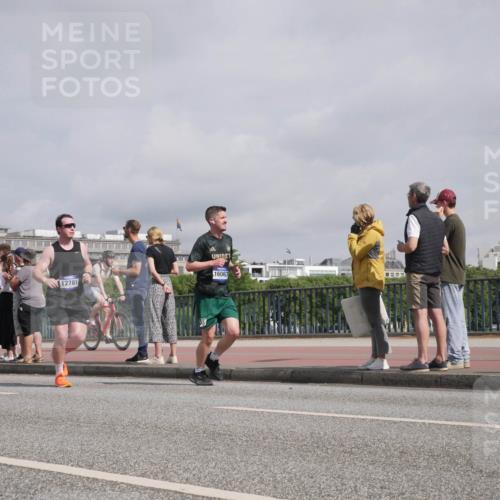 29.06.2025 - hella hamburg halbmarathon Luisa Fischer http://msf.ph/oto/8500157 29.06.2025 10:05:18 Kennedybrücke 6322, 12781, 16067, 1432, 1453, 2322, 2323, 3169, 4286, 4663, 5763, 6322, 7243, 9020, 9021, 9928 meine-sportfotos.de