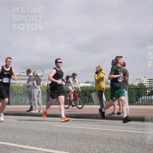 29.06.2025 - hella hamburg halbmarathon Luisa Fischer http://msf.ph/oto/8500160 29.06.2025 10:05:19 Kennedybrücke 167, 6322, 1606, 1432, 1453, 2322, 2323, 4663, 4985, 5763, 6322, 7243, 9020, 9021, 9928 meine-sportfotos.de