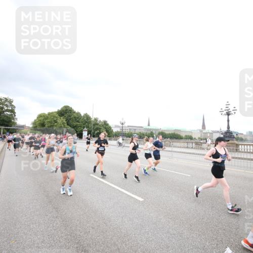 29.06.2025 - hella hamburg halbmarathon Jannik Wohlers http://msf.ph/oto/8500163 29.06.2025 10:57:10 Lombardsbrücke 1123, 1242, 1248, 1265, 1643, 3191, 3385, 3388, 3433, 3750, 3954, 4180, 4197, 4521, 4830, 5117, 5632, 5736, 5738, 6827, 6857, 6916, 7172, 7720, 7728, 8035, 8287, 8386, 8540, 8708, 8873, 9059, 9233, 9318, 9496, 9607, 10078, 11947, 12172, 12306, 12396, 12713, 12799, 12819, 13131, 13340, 13425, 13427, 13697, 14256, 14944, 14968, 15033, 15288, 15958, 16007, 16130, 18534 meine-sportfotos.de