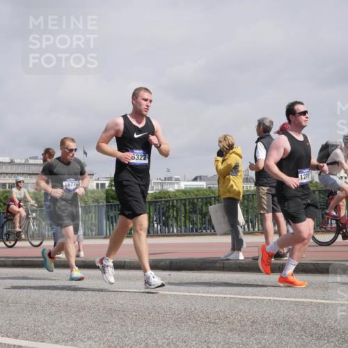 29.06.2025 - hella hamburg halbmarathon Luisa Fischer http://msf.ph/oto/8500166 29.06.2025 10:05:19 Kennedybrücke 823, 16779, 6322, 1278, 1432, 1453, 2322, 2323, 4663, 4985, 5763, 6322, 7243, 9020, 9021, 9928 meine-sportfotos.de