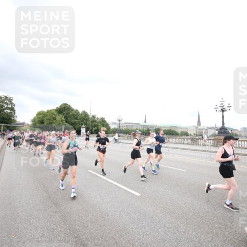 29.06.2025 - hella hamburg halbmarathon Jannik Wohlers http://msf.ph/oto/8500167 29.06.2025 10:57:10 Lombardsbrücke 1123, 1242, 1248, 1265, 1643, 3191, 3385, 3388, 3433, 3750, 3954, 4180, 4197, 4521, 4830, 5117, 5632, 5736, 5738, 6827, 6857, 6916, 7172, 7720, 7728, 8035, 8287, 8386, 8540, 8708, 8873, 9059, 9233, 9318, 9496, 9607, 10078, 11947, 12172, 12306, 12396, 12713, 12799, 12819, 13131, 13340, 13425, 13427, 13697, 14256, 14944, 14968, 15033, 15288, 15958, 16007, 16130, 18534 meine-sportfotos.de