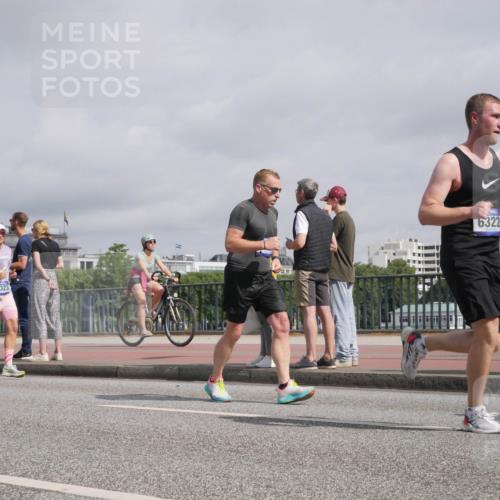 29.06.2025 - hella hamburg halbmarathon Luisa Fischer http://msf.ph/oto/8500175 29.06.2025 10:05:20 Kennedybrücke 2323, 6322, 1128, 1432, 2322, 2323, 4663, 4985, 5763, 6322, 6860, 7243, 9020, 9021, 9928, 10866 meine-sportfotos.de