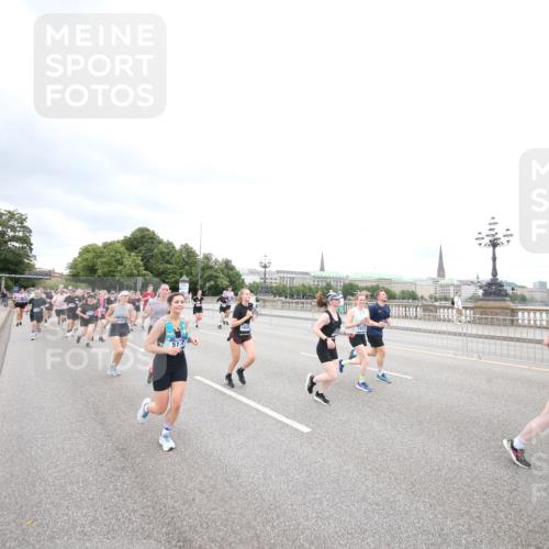 29.06.2025 - hella hamburg halbmarathon Jannik Wohlers http://msf.ph/oto/8500182 29.06.2025 10:57:10 Lombardsbrücke 1123, 1242, 1248, 1265, 1643, 3191, 3385, 3388, 3433, 3750, 3954, 4180, 4197, 4521, 4830, 5117, 5632, 5736, 5738, 6827, 6857, 6916, 7172, 7720, 7728, 8035, 8287, 8386, 8540, 8708, 8873, 9059, 9233, 9318, 9496, 9607, 10078, 11947, 12172, 12306, 12396, 12713, 12799, 12819, 13131, 13340, 13425, 13427, 13697, 14256, 14944, 14968, 15033, 15288, 15958, 16007, 16130, 18534 meine-sportfotos.de