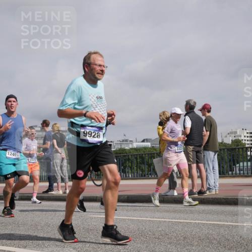 29.06.2025 - hella hamburg halbmarathon Luisa Fischer http://msf.ph/oto/8500183 29.06.2025 10:05:22 Kennedybrücke 7243, 12491, 2322, 5150, 9928, 2323, 1128, 1432, 1733, 2322, 2323, 4663, 4985, 5763, 6322, 6860, 7243, 9020, 9021, 9928, 10866 meine-sportfotos.de