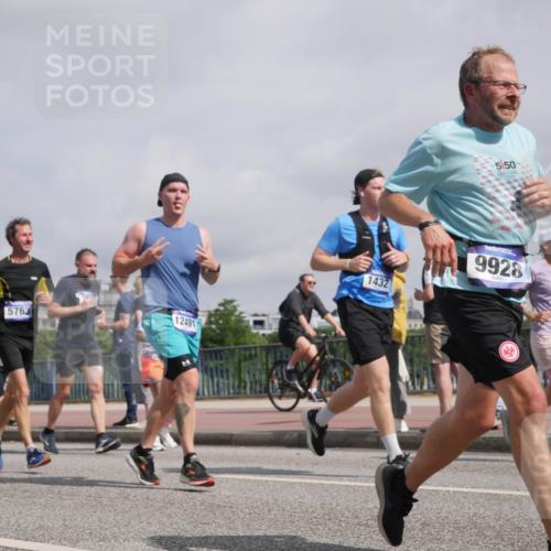 29.06.2025 - hella hamburg halbmarathon Luisa Fischer http://msf.ph/oto/8500188 29.06.2025 10:05:22 Kennedybrücke 18130, 5763, 12491, 1432, 5150, 05, 50, 5, 50, 9928, 2323, 1128, 1432, 1733, 2322, 2323, 4663, 4985, 5763, 6322, 6860, 7243, 9020, 9021, 9928, 10866 meine-sportfotos.de