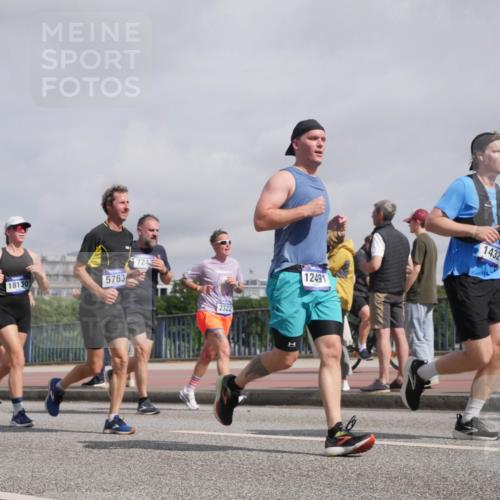 29.06.2025 - hella hamburg halbmarathon Luisa Fischer http://msf.ph/oto/8500192 29.06.2025 10:05:23 Kennedybrücke 18130, 5763, 7243, 2322, 12491, 1432, 1128, 1254, 1432, 1733, 2322, 2323, 4663, 4985, 5763, 6860, 7243, 9020, 9021, 9928, 10866 meine-sportfotos.de