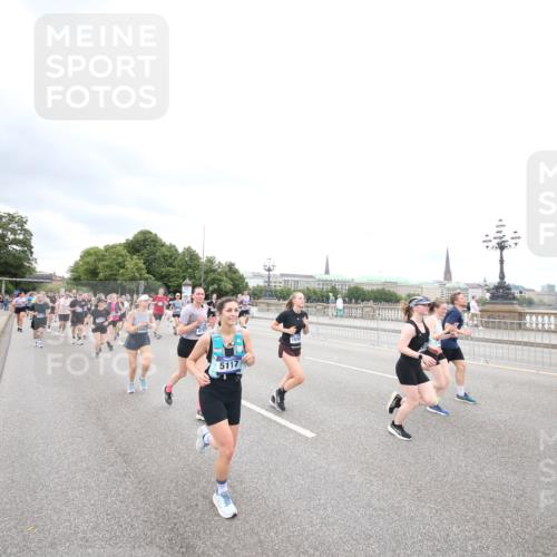 29.06.2025 - hella hamburg halbmarathon Jannik Wohlers http://msf.ph/oto/8500199 29.06.2025 10:57:11 Lombardsbrücke 1123, 1242, 1248, 1265, 1643, 2567, 3191, 3385, 3388, 3433, 3750, 3954, 4180, 4197, 4521, 4830, 5117, 5632, 5736, 6827, 6857, 6916, 7172, 7720, 7728, 8035, 8386, 8540, 8708, 8873, 9059, 9233, 9318, 9496, 9607, 10078, 10551, 11026, 11947, 12172, 12396, 12713, 12799, 12819, 13131, 13340, 13425, 13427, 14256, 14944, 14968, 15033, 15288, 15958, 16007, 16130, 18534 meine-sportfotos.de