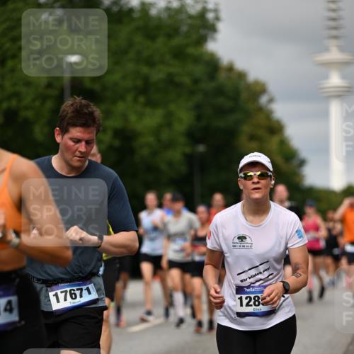 29.06.2025 - hella hamburg halbmarathon Dr. Thomas Lammeyer http://msf.ph/oto/8500200 29.06.2025 10:24:31 Kennedybrücke 1046, 1069, 1110, 1115, 1154, 1471, 1474, 1534, 2064, 2357, 3733, 4422, 4585, 4737, 4739, 5659, 5831, 5937, 7101, 7131, 7519, 7739, 7808, 8025, 8387, 8462, 8588, 8738, 9136, 9196, 9735, 9873, 10041, 10414, 10550, 10595, 10613, 10647, 10754, 11434 meine-sportfotos.de