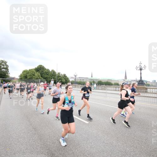 29.06.2025 - hella hamburg halbmarathon Jannik Wohlers http://msf.ph/oto/8500204 29.06.2025 10:57:11 Lombardsbrücke 1123, 1242, 1248, 1265, 1643, 2567, 3191, 3385, 3388, 3433, 3750, 3954, 4180, 4197, 4521, 4830, 5117, 5632, 5736, 6827, 6857, 6916, 7172, 7720, 7728, 8035, 8386, 8540, 8708, 8873, 9059, 9233, 9318, 9496, 9607, 10078, 10551, 11026, 11947, 12172, 12396, 12713, 12799, 12819, 13131, 13340, 13425, 13427, 14256, 14944, 14968, 15033, 15288, 15958, 16007, 16130, 18534 meine-sportfotos.de