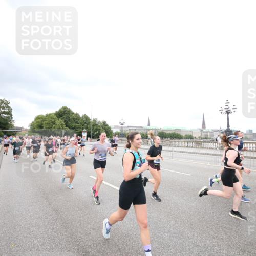 29.06.2025 - hella hamburg halbmarathon Jannik Wohlers http://msf.ph/oto/8500213 29.06.2025 10:57:11 Lombardsbrücke 1123, 1242, 1248, 1265, 1643, 2567, 3191, 3385, 3388, 3433, 3750, 3954, 4180, 4197, 4521, 4830, 5117, 5632, 5736, 6827, 6857, 6916, 7172, 7720, 7728, 8035, 8386, 8540, 8708, 8873, 9059, 9233, 9318, 9496, 9607, 10078, 10551, 11026, 11947, 12172, 12396, 12713, 12799, 12819, 13131, 13340, 13425, 13427, 14256, 14944, 14968, 15033, 15288, 15958, 16007, 16130, 18534 meine-sportfotos.de
