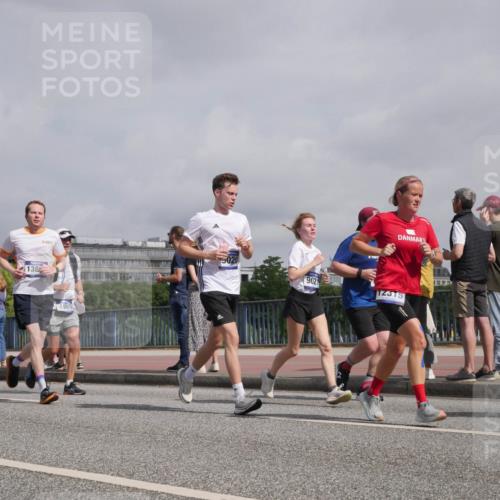 29.06.2025 - hella hamburg halbmarathon Luisa Fischer http://msf.ph/oto/8500220 29.06.2025 10:05:26 Kennedybrücke 1128, 138, 4985, 020, 902, 12315, 1128, 1254, 1432, 1733, 2322, 3780, 4663, 4985, 5742, 5763, 6708, 6860, 7049, 7243, 8749, 9020, 9021, 10866 meine-sportfotos.de