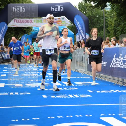 29.06.2025 - hella hamburg halbmarathon Strokosch-Dieckow http://msf.ph/oto/8500235 29.06.2025 10:53:25 Ziel 1061, 1098, 1499, 1683, 1727, 2070, 2354, 4065, 5866, 6198, 6629, 6942, 8651, 11068, 11844, 12490, 12909, 13912, 13997, 15113, 15497, 15681, 15838, 17710, 18134, 18450, 18612, 18901 meine-sportfotos.de
