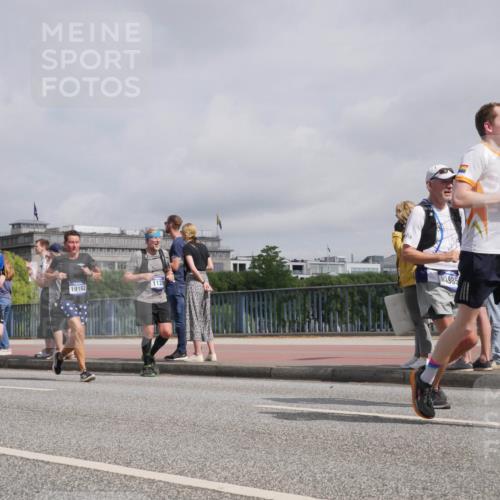 29.06.2025 - hella hamburg halbmarathon Luisa Fischer http://msf.ph/oto/8500238 29.06.2025 10:05:28 Kennedybrücke 10866, 1733, 19162, 1128, 4985, 1386, 1128, 1254, 1733, 3780, 4663, 4985, 5742, 6708, 6860, 7049, 8749, 9020, 9021, 10866 meine-sportfotos.de