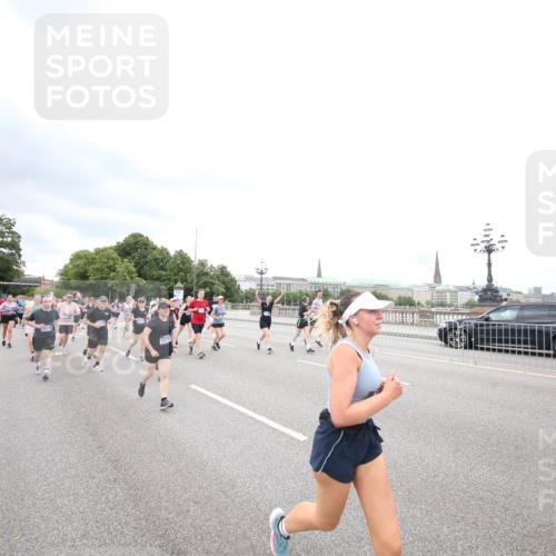 29.06.2025 - hella hamburg halbmarathon Jannik Wohlers http://msf.ph/oto/8500245 29.06.2025 10:57:12 Lombardsbrücke 1123, 1242, 1248, 1265, 1643, 2567, 3191, 3385, 3388, 3433, 3750, 3954, 4180, 4197, 4521, 4830, 5117, 5632, 5736, 6827, 6857, 6916, 7172, 7720, 8035, 8386, 8540, 8708, 8873, 9059, 9233, 9318, 9496, 9607, 9613, 9840, 10070, 10078, 10551, 11026, 11377, 11947, 12172, 12713, 12799, 12819, 13131, 13340, 13425, 13427, 14256, 14944, 14968, 15033, 15288, 15956, 15958, 16007, 16130, 18534 meine-sportfotos.de