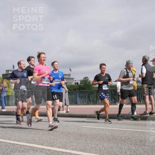 29.06.2025 - hella hamburg halbmarathon Luisa Fischer http://msf.ph/oto/8500247 29.06.2025 10:05:29 Kennedybrücke 686, 15008, 10866, 19162, 112, 11, 1128, 1254, 1733, 3780, 4985, 5742, 6708, 6860, 7049, 8749, 9020, 9021, 10866 meine-sportfotos.de