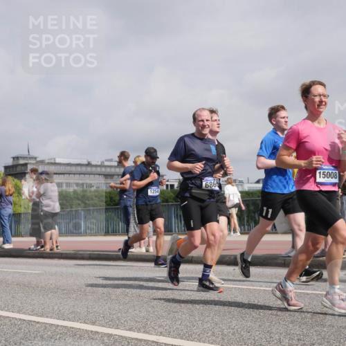 29.06.2025 - hella hamburg halbmarathon Luisa Fischer http://msf.ph/oto/8500255 29.06.2025 10:05:30 Kennedybrücke 12978, 1254, 686, 11, 15008, 1128, 1254, 1733, 3780, 4985, 5742, 6708, 6860, 7049, 8749, 9021, 10539, 10866 meine-sportfotos.de