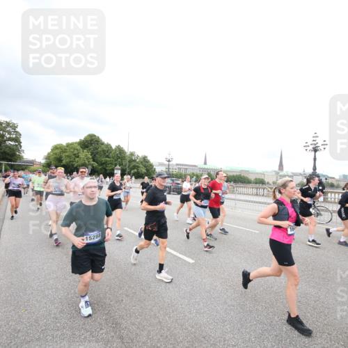 29.06.2025 - hella hamburg halbmarathon Jannik Wohlers http://msf.ph/oto/8500275 29.06.2025 10:57:14 Lombardsbrücke 1123, 1242, 1248, 1265, 1643, 2015, 2567, 3191, 3385, 3433, 3750, 3954, 4059, 4197, 4521, 4830, 5117, 5632, 5736, 6827, 6857, 6916, 7172, 7720, 8035, 8159, 8386, 8708, 8873, 9059, 9233, 9318, 9496, 9607, 9613, 9840, 10070, 10551, 10578, 10629, 10630, 11026, 11377, 11947, 12172, 12713, 12799, 12819, 13131, 13340, 13425, 13427, 13882, 14256, 14944, 14968, 15033, 15288, 15956, 15958, 16130, 18534 meine-sportfotos.de