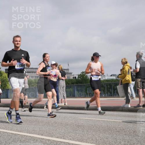 29.06.2025 - hella hamburg halbmarathon Luisa Fischer http://msf.ph/oto/8500276 29.06.2025 10:05:33 Kennedybrücke 6708, 3780, 1862, 1167, 7049, 1128, 1254, 1733, 3780, 3919, 5742, 6166, 6708, 6860, 7049, 8662, 8749, 10539, 10866 meine-sportfotos.de