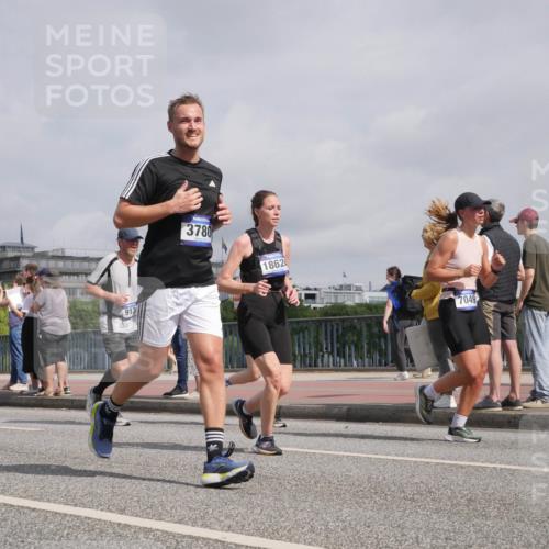 29.06.2025 - hella hamburg halbmarathon Luisa Fischer http://msf.ph/oto/8500280 29.06.2025 10:05:34 Kennedybrücke 179, 6708, 913, 3780, 1862, 7049, 1254, 1733, 3780, 3919, 5742, 6166, 6708, 7049, 8662, 8749, 10539 meine-sportfotos.de