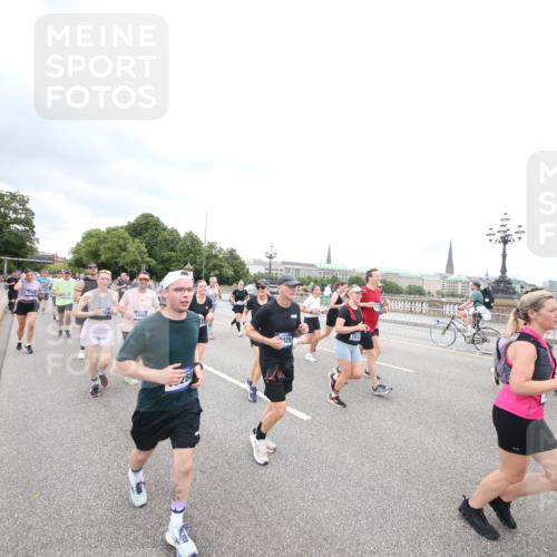 29.06.2025 - hella hamburg halbmarathon Jannik Wohlers http://msf.ph/oto/8500286 29.06.2025 10:57:15 Lombardsbrücke 1123, 1242, 1248, 1265, 1643, 2015, 2451, 2567, 3191, 3385, 3433, 3750, 3954, 4059, 4197, 4521, 4830, 5117, 5632, 5736, 6827, 6857, 6916, 7172, 7720, 8035, 8159, 8386, 8708, 8873, 9059, 9233, 9318, 9496, 9607, 9613, 9840, 10070, 10461, 10551, 10578, 10629, 10630, 11026, 11193, 11377, 11947, 12172, 12713, 12799, 12819, 13131, 13340, 13425, 13427, 13882, 14256, 14944, 14968, 15033, 15288, 15956, 15958, 16082, 16130 meine-sportfotos.de