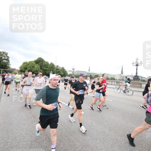 29.06.2025 - hella hamburg halbmarathon Jannik Wohlers http://msf.ph/oto/8500292 29.06.2025 10:57:15 Lombardsbrücke 1123, 1242, 1248, 1265, 1643, 2015, 2451, 2567, 3191, 3385, 3433, 3750, 3954, 4059, 4197, 4521, 4830, 5117, 5632, 5736, 6827, 6857, 6916, 7172, 7720, 8035, 8159, 8386, 8708, 8873, 9059, 9233, 9318, 9496, 9607, 9613, 9840, 10070, 10461, 10551, 10578, 10629, 10630, 11026, 11193, 11377, 11947, 12172, 12713, 12799, 12819, 13131, 13340, 13425, 13427, 13882, 14256, 14944, 14968, 15033, 15288, 15956, 15958, 16082, 16130 meine-sportfotos.de
