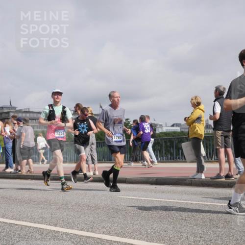 29.06.2025 - hella hamburg halbmarathon Luisa Fischer http://msf.ph/oto/8500294 29.06.2025 10:05:36 Kennedybrücke 5742, 5291, 8749, 17931, 33, 6708, 1254, 2685, 3780, 3919, 5742, 6166, 6708, 7049, 7323, 8662, 8749, 10539 meine-sportfotos.de