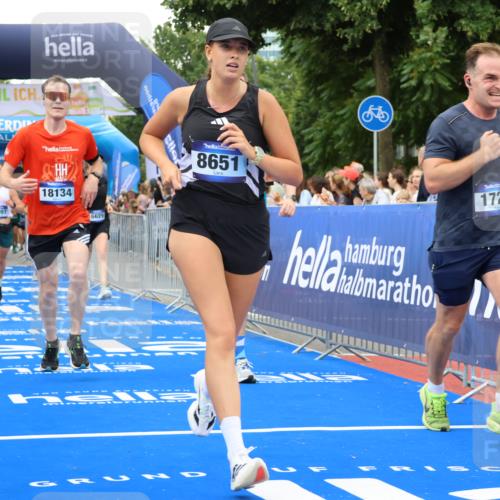 29.06.2025 - hella hamburg halbmarathon Strokosch-Dieckow http://msf.ph/oto/8500303 29.06.2025 10:53:23 Ziel 1061, 1499, 1683, 1727, 2070, 2074, 2354, 4065, 5866, 6198, 6629, 6942, 7312, 8651, 11068, 11844, 12490, 12909, 13912, 13997, 15681, 15838, 17710, 18134, 18901 meine-sportfotos.de