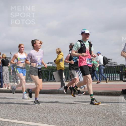 29.06.2025 - hella hamburg halbmarathon Luisa Fischer http://msf.ph/oto/8500305 29.06.2025 10:05:37 Kennedybrücke 15291, 976, 1121, 5742, 8749, 2685, 3780, 3919, 5742, 6166, 6295, 6708, 7049, 7323, 8662, 8749, 10539 meine-sportfotos.de
