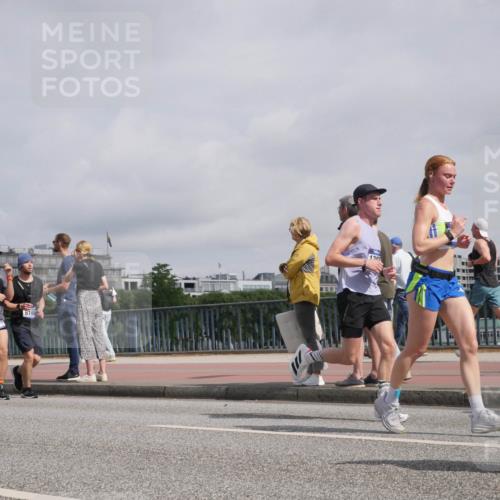 29.06.2025 - hella hamburg halbmarathon Luisa Fischer http://msf.ph/oto/8500311 29.06.2025 10:05:38 Kennedybrücke 2685, 3919, 5742, 6166, 6295, 7323, 8662, 8749, 10539 meine-sportfotos.de