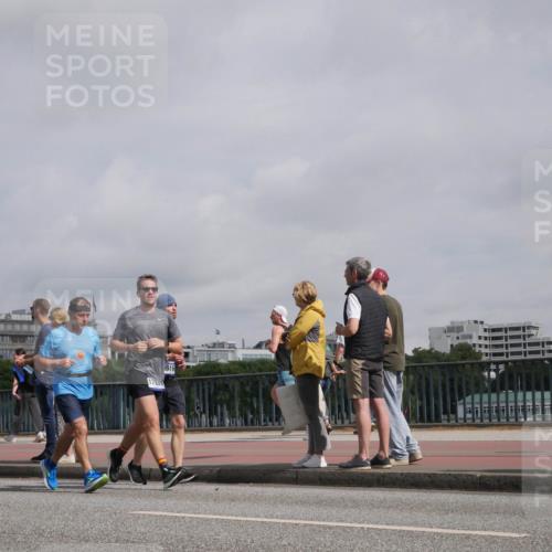 29.06.2025 - hella hamburg halbmarathon Luisa Fischer http://msf.ph/oto/8500318 29.06.2025 10:05:39 Kennedybrücke 10539, 178, 3, 17939, 616, 2685, 3919, 6166, 6295, 7323, 8364, 8662, 8749, 10295, 10539 meine-sportfotos.de