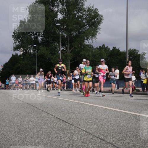 29.06.2025 - hella hamburg halbmarathon Luisa Fischer http://msf.ph/oto/8500337 29.06.2025 10:05:41 Kennedybrücke 4, 142, 11191, 19146, 323, 19117, 3919, 2142, 2685, 3919, 6166, 6295, 6997, 7323, 8364, 8662, 10295, 10539 meine-sportfotos.de
