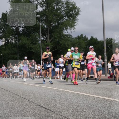 29.06.2025 - hella hamburg halbmarathon Luisa Fischer http://msf.ph/oto/8500344 29.06.2025 10:05:42 Kennedybrücke 14732, 19146, 7323, 1911, 998, 11191, 2142, 2685, 3919, 6166, 6295, 6752, 6997, 7323, 8364, 8662, 10295, 10539 meine-sportfotos.de