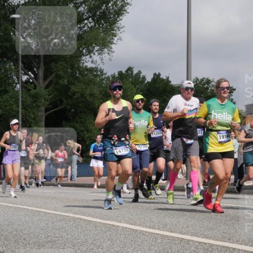29.06.2025 - hella hamburg halbmarathon Luisa Fischer http://msf.ph/oto/8500356 29.06.2025 10:05:43 Kennedybrücke 2819, 5295, 2142, 6752, 14732, 19176, 11250, 23, 19146, 1911, 2142, 2685, 2819, 3919, 6166, 6295, 6752, 6997, 7323, 8003, 8364, 8662, 9006, 10295, 10539 meine-sportfotos.de