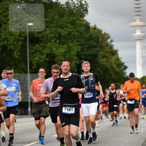 29.06.2025 - hella hamburg halbmarathon Dr. Thomas Lammeyer http://msf.ph/oto/8500358 29.06.2025 10:24:35 Kennedybrücke 1046, 1069, 1110, 1115, 1154, 1471, 1474, 1534, 2053, 2064, 2834, 3733, 3842, 4422, 4585, 4737, 4739, 5659, 5831, 5937, 7101, 7131, 7519, 7739, 7808, 8025, 8387, 8462, 8588, 8738, 9136, 9196, 9735, 9873, 10039, 10041, 10414, 10550, 10595, 10613, 10647, 10754, 11100, 11434 meine-sportfotos.de