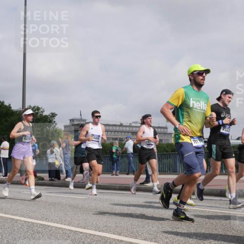 29.06.2025 - hella hamburg halbmarathon Luisa Fischer http://msf.ph/oto/8500372 29.06.2025 10:05:46 Kennedybrücke 33, 6295, 159, 7323, 3488, 1349, 19176, 1414, 2142, 2685, 2819, 3225, 3919, 6295, 6752, 6997, 7323, 8003, 8364, 9006, 10295 meine-sportfotos.de