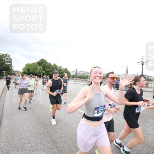 29.06.2025 - hella hamburg halbmarathon Jannik Wohlers http://msf.ph/oto/8500373 29.06.2025 10:57:16 Lombardsbrücke 1123, 1242, 1248, 1265, 1643, 2015, 2451, 2567, 3191, 3385, 3433, 3750, 3954, 4059, 4197, 4521, 4830, 5117, 5632, 5736, 6827, 6857, 6916, 7172, 7720, 8035, 8159, 8386, 8708, 8873, 9059, 9233, 9318, 9394, 9496, 9607, 9613, 9840, 10070, 10352, 10461, 10513, 10551, 10578, 10629, 10630, 11013, 11026, 11193, 11377, 11947, 12172, 12713, 12819, 13131, 13340, 13425, 13427, 13882, 14256, 14944, 14968, 15033, 15288, 15956, 15958, 16082, 16130 meine-sportfotos.de
