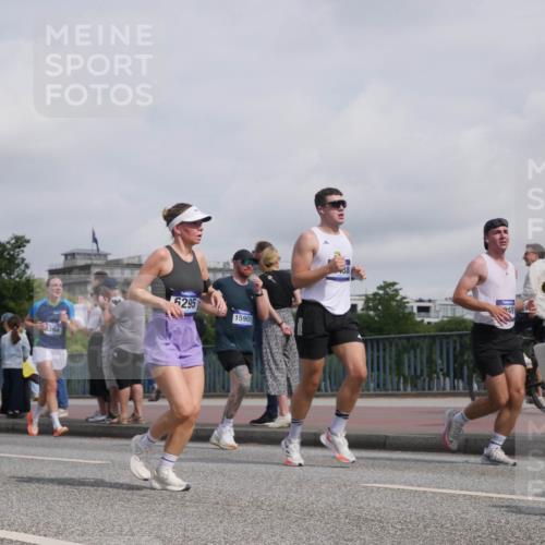 29.06.2025 - hella hamburg halbmarathon Luisa Fischer http://msf.ph/oto/8500382 29.06.2025 10:05:47 Kennedybrücke 8364, 6295, 15901, 38, 1414, 2142, 2685, 2819, 3225, 6295, 6752, 6997, 7323, 8003, 8364, 9006, 10295 meine-sportfotos.de
