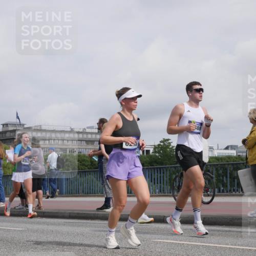 29.06.2025 - hella hamburg halbmarathon Luisa Fischer http://msf.ph/oto/8500385 29.06.2025 10:05:47 Kennedybrücke 10, 1414, 2142, 2685, 2819, 3225, 6295, 6752, 6997, 7323, 8003, 8364, 9006, 10295 meine-sportfotos.de