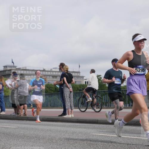 29.06.2025 - hella hamburg halbmarathon Luisa Fischer http://msf.ph/oto/8500387 29.06.2025 10:05:48 Kennedybrücke 1029, 8364, 15901, 6295, 1414, 2142, 2685, 2819, 3225, 6295, 6752, 6997, 7323, 8003, 8364, 9006, 10295 meine-sportfotos.de