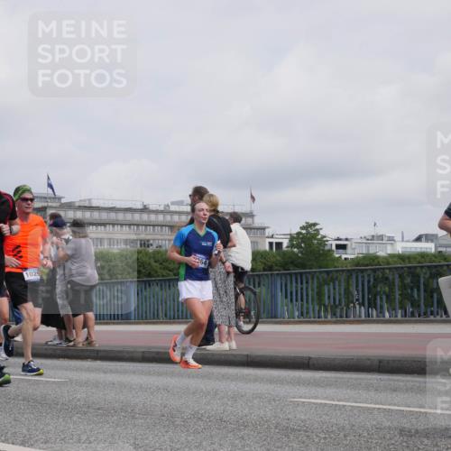 29.06.2025 - hella hamburg halbmarathon Luisa Fischer http://msf.ph/oto/8500390 29.06.2025 10:05:48 Kennedybrücke 2142, 1029, 264, 15901, 1414, 2142, 2685, 2819, 3225, 6295, 6752, 6997, 7323, 8003, 8364, 9006, 10295 meine-sportfotos.de