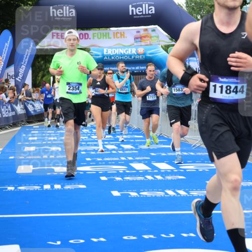 29.06.2025 - hella hamburg halbmarathon Strokosch-Dieckow http://msf.ph/oto/8500401 29.06.2025 10:53:20 Ziel 1683, 1727, 2074, 2354, 4065, 6198, 6629, 6942, 7312, 8361, 8651, 9142, 11844, 12490, 12875, 13912, 13997, 15179, 15681, 15838, 18134, 18901 meine-sportfotos.de