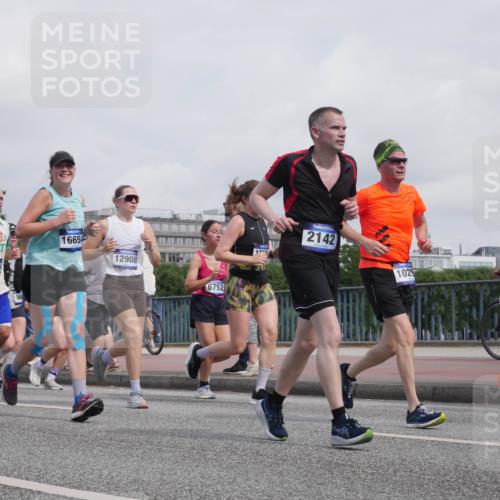 29.06.2025 - hella hamburg halbmarathon Luisa Fischer http://msf.ph/oto/8500402 29.06.2025 10:05:50 Kennedybrücke 1583, 90, 16654, 12908, 6752, 1501, 2142, 1029, 836, 1414, 2142, 2819, 3225, 6295, 6752, 6997, 8003, 8364, 9006, 10295 meine-sportfotos.de