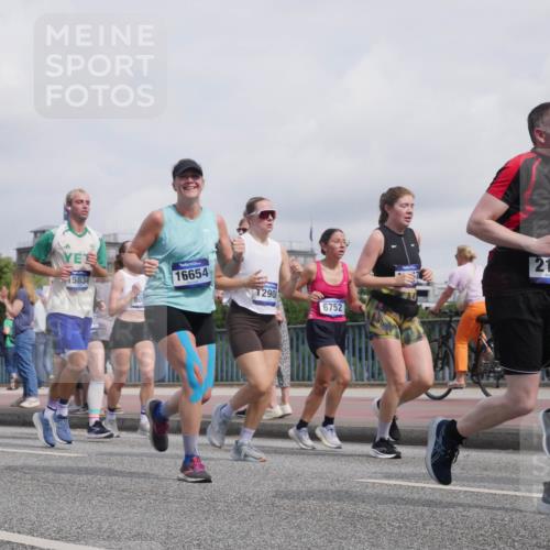 29.06.2025 - hella hamburg halbmarathon Luisa Fischer http://msf.ph/oto/8500404 29.06.2025 10:05:50 Kennedybrücke 5834, 16654, 290, 80, 6752, 2142, 771, 1029, 1414, 2142, 2819, 3225, 6295, 6752, 6997, 8003, 8364, 9006, 10295 meine-sportfotos.de