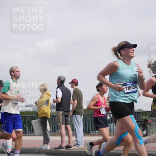 29.06.2025 - hella hamburg halbmarathon Luisa Fischer http://msf.ph/oto/8500411 29.06.2025 10:05:51 Kennedybrücke 60, 150, 675, 16654, 1521, 1414, 2142, 2819, 3225, 6752, 6815, 6997, 8003, 8364, 8483, 9006, 10295 meine-sportfotos.de