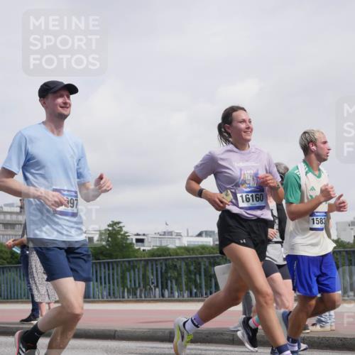 29.06.2025 - hella hamburg halbmarathon Luisa Fischer http://msf.ph/oto/8500413 29.06.2025 10:05:52 Kennedybrücke 97, 16160, 1583, 1414, 2142, 2780, 2819, 3225, 6208, 6752, 6815, 6997, 7869, 8003, 8364, 8481, 8483, 9006, 10295 meine-sportfotos.de