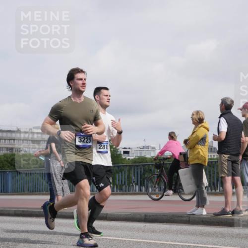 29.06.2025 - hella hamburg halbmarathon Luisa Fischer http://msf.ph/oto/8500420 29.06.2025 10:05:53 Kennedybrücke 8, 3225, 2819, 1414, 2142, 2780, 2819, 3225, 6208, 6752, 6815, 6997, 7869, 8003, 8481, 8483, 9006 meine-sportfotos.de