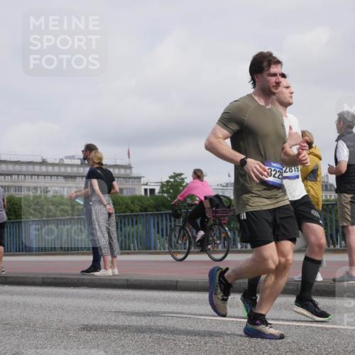 29.06.2025 - hella hamburg halbmarathon Luisa Fischer http://msf.ph/oto/8500426 29.06.2025 10:05:54 Kennedybrücke 17836, 3225, 2819, 1414, 2712, 2780, 2819, 3225, 6208, 6752, 6815, 6997, 7869, 8003, 8481, 8483, 9006 meine-sportfotos.de